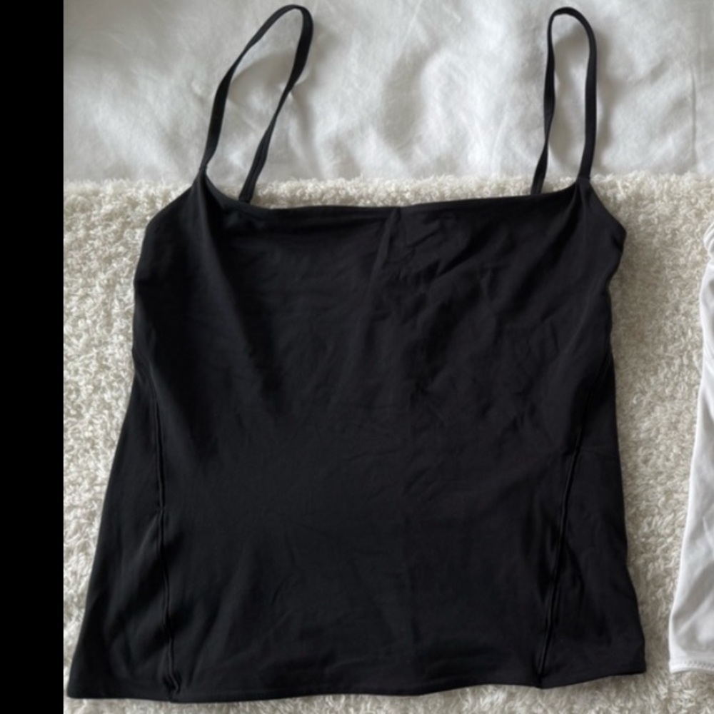 Black lululemon tank top
